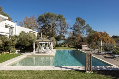 6 bedrooms Villa in Valbonne, France No. 74072 3