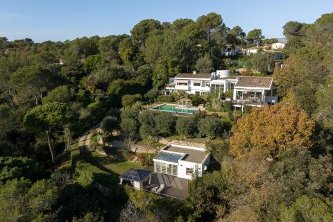 6 bedrooms Villa in Valbonne, France No. 74072 15