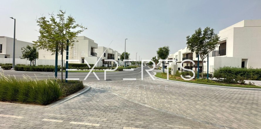 3 bedrooms Townhouse on the Yas Island, UAE No. 10205