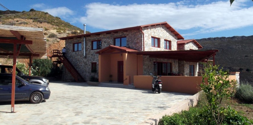 402m² Commercial property à Leros, Greece No. 52203