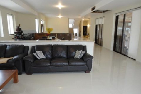 6 bedrooms Villa in Akrounta, Cyprus No. 28048 3