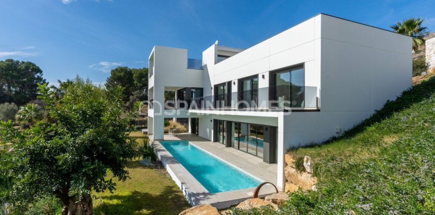 4 bedrooms Villa in Benalmadena, Spain No. 25795