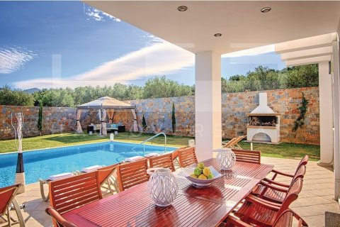 6 bedrooms Villa in Heraklion, Greece No. 24335 3