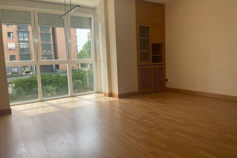 3 bedrooms Apartment in Madrid, Spain No. 26288 1