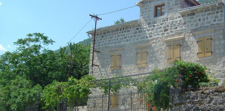 6 dormitorios House en Kotor, Montenegro No. 66893