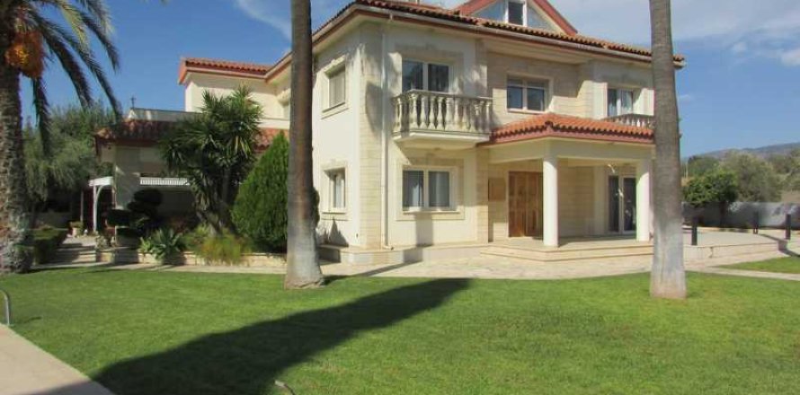 5 bedrooms House in Pyrgos, Cyprus No. 77159