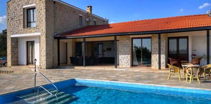 3 bedrooms House in Maroni, Cyprus No. 77169