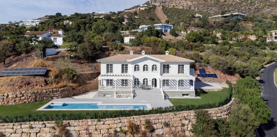 6 bedrooms Villa in Benahavis, Spain No. 27037