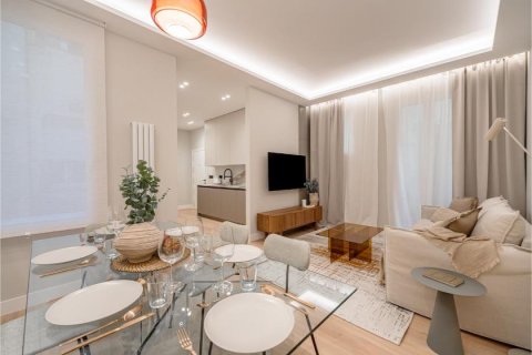 3 bedrooms Apartment in Madrid, Spain No. 26916 1