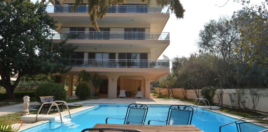 3 dormitorios Apartment en Vouliagmeni, Greece No. 58858