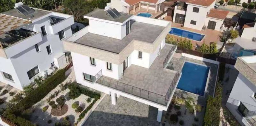 4 bedrooms Villa in Pegeia, Cyprus No. 66569