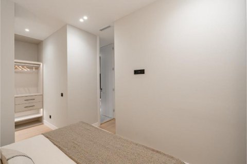 3 bedrooms Apartment in Madrid, Spain No. 27481 16