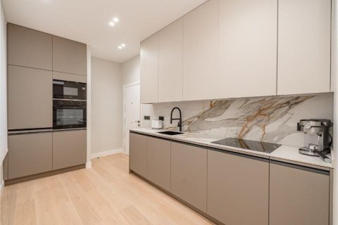 3 dormitorios Apartment en Madrid, Spain No. 27481 9