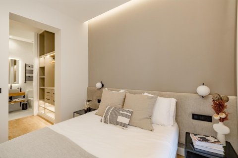 3 bedrooms Apartment in Madrid, Spain No. 27482 8