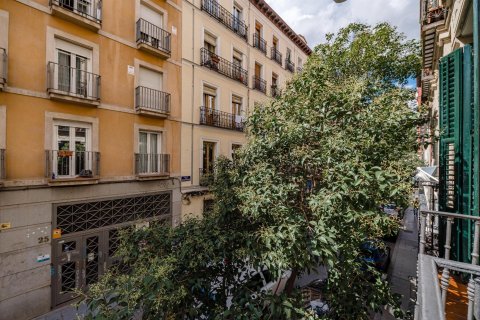 3 dormitorios Apartment en Madrid, Spain No. 27482 1