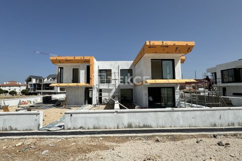 4+1 Villa in Cesme, Turkey No. 21956 8