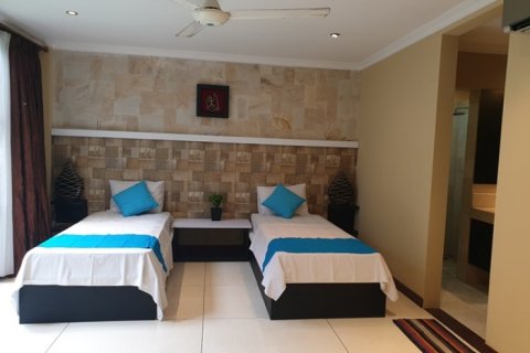 4 bedrooms Villa in Seminyak, Indonesia No. 23135 6