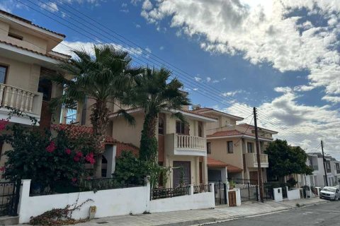 4 bedrooms House in Agios Athanasios, Cyprus No. 63135 1