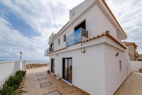 4 bedrooms Villa in Torrevieja, Spain No. 26654 1