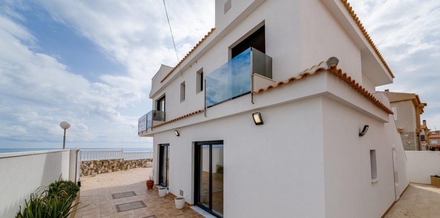 4 dormitorios Villa en Torrevieja, Spain No. 26654