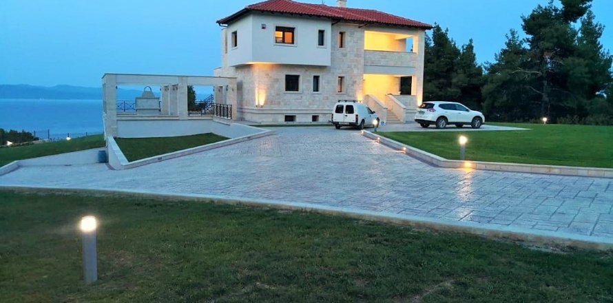 7 bedrooms Villa in Chalkidiki, Greece No. 59203