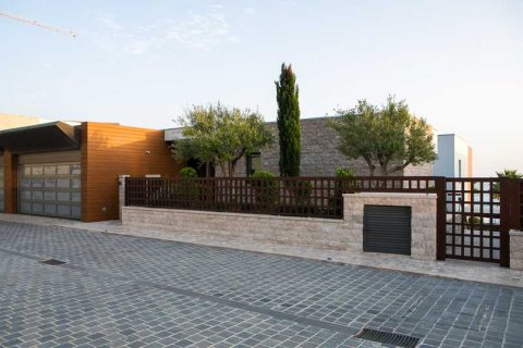 4 bedrooms Villa in Agios Tychonas, Cyprus No. 30997 10