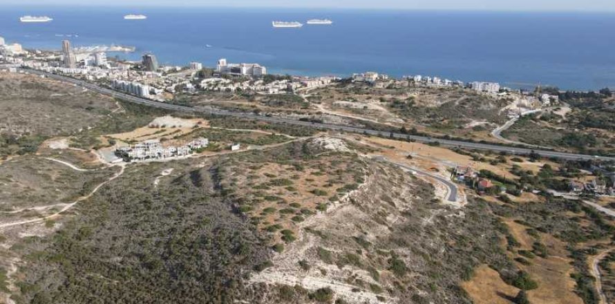 1029m² Land en Agios Tychonas, Cyprus No. 75879