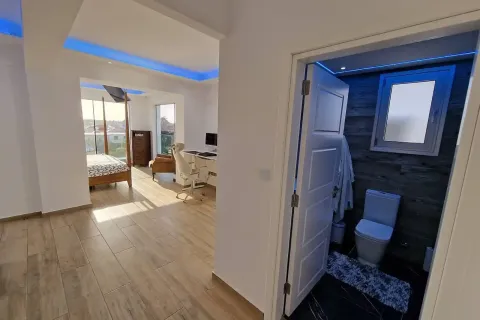 3 bedrooms Penthouse in Limassol, Cyprus No. 40414 9