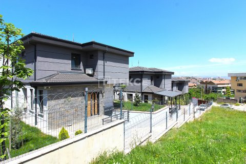 4+1 Villa in Bursa, Turkey No. 21428 25