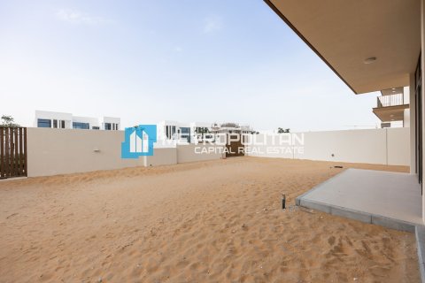 5 bedrooms Villa in Abu Dhabi, UAE No. 74414 29