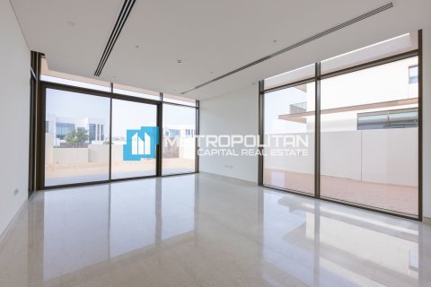 5 bedrooms Villa in Abu Dhabi, UAE No. 74414 8