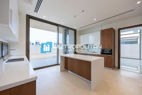 5 bedrooms Villa in Abu Dhabi, UAE No. 74414 9