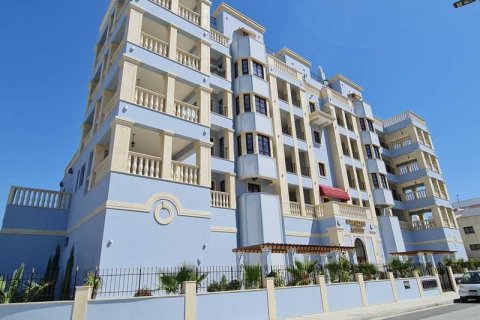 3 bedrooms Apartment in Germasogeia, Cyprus No. 33107 1