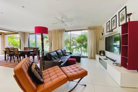 5 dormitorios Villa en Riviere Noire, Mauritius No. 60854 3