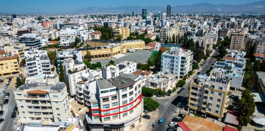 265m² Commercial property en Nicosia, Cyprus No. 47583