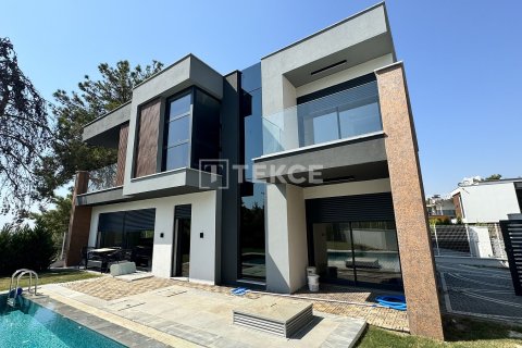 4+1 Villa in Kusadasi, Turkey No. 21749 1