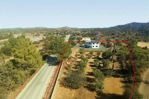 4 bedrooms Villa in Kornos, Cyprus No. 29323 8