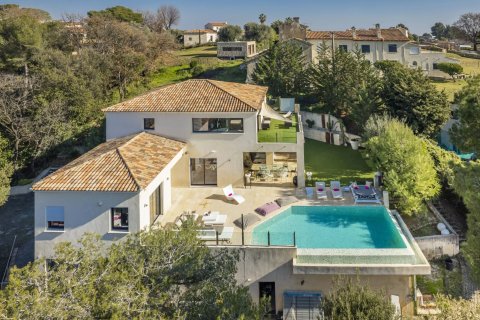 3 chambres Villa à Saint-Paul-de-Vence, France No. 69043 1