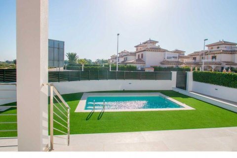 3 dormitorios Villa en La Marina, Spain No. 27621 3