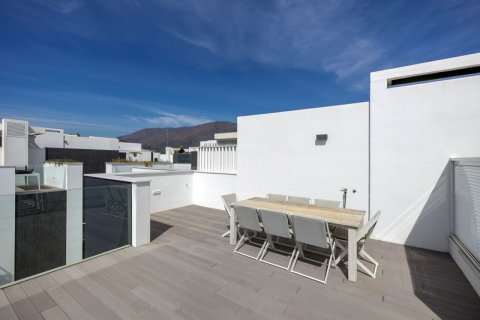 4 bedrooms Townhouse in Estepona, Spain No. 27628 14