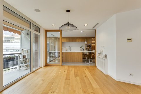 5 dormitorios Apartment en Barcelona, Spain No. 27730 3