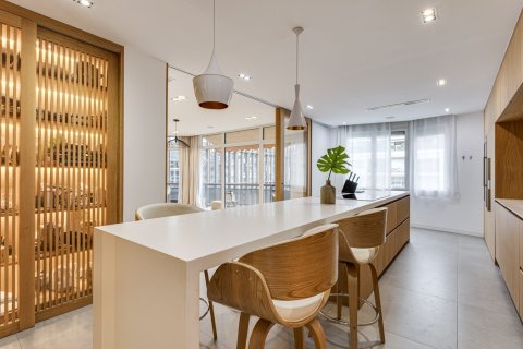 5 dormitorios Apartment en Barcelona, Spain No. 27730 4