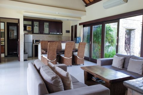 2 bedrooms Villa in Kerobokan, Indonesia No. 23338 3