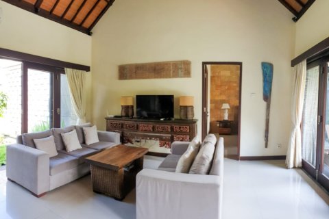 2 bedrooms Villa in Kerobokan, Indonesia No. 23338 2