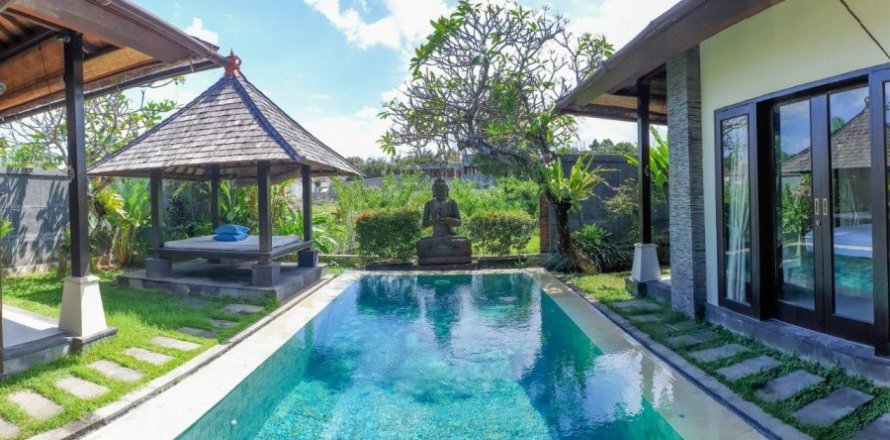 2 bedrooms Villa in Kerobokan, Indonesia No. 23338