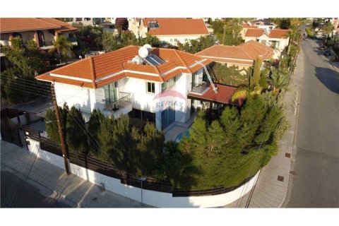 6 bedrooms Villa in Limassol, Cyprus No. 29707 1