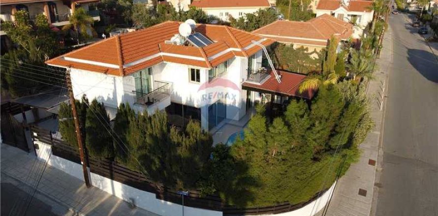 6 bedrooms Villa in Limassol, Cyprus No. 29707