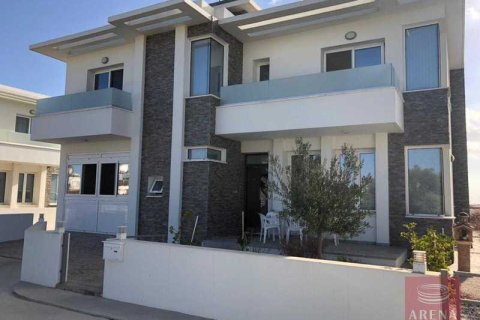 4 bedrooms Villa in Paralimni, Cyprus No. 28977 1