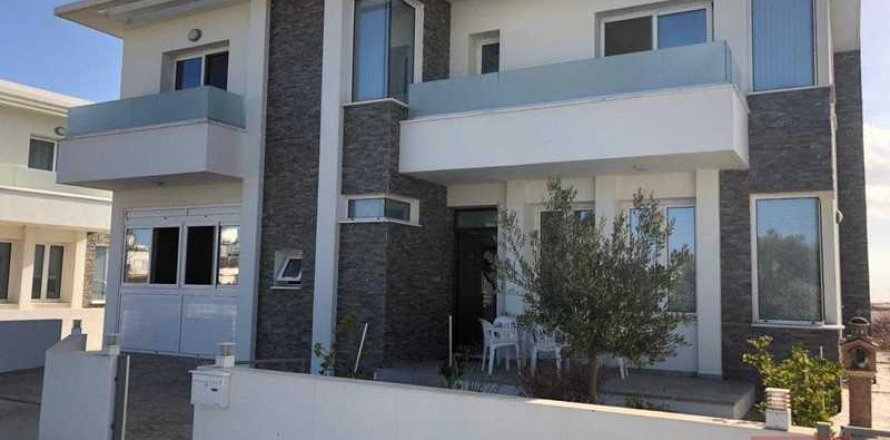 4 bedrooms Villa in Paralimni, Cyprus No. 28977