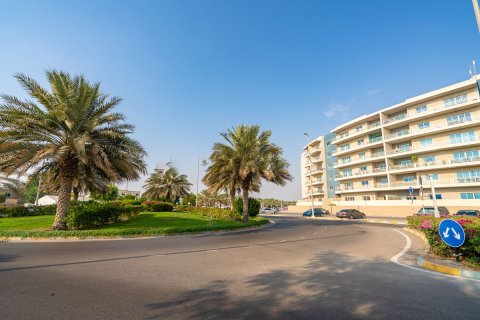 3 dormitorios Apartment en Al Reef, UAE No. 7184 1